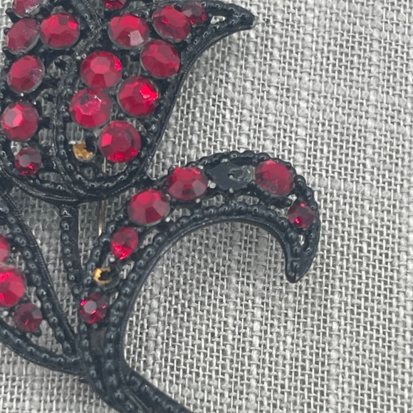 Weiss SIgned Vintage Brooch Pin Flower Red Rhinestone Flower Tulip - Picture 5 of 10